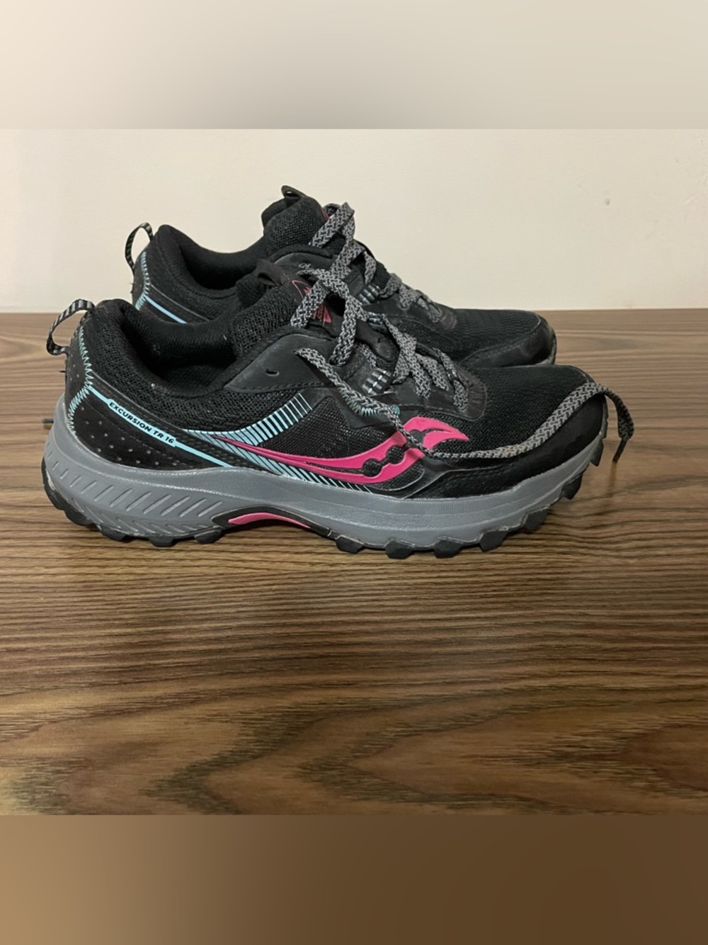 Saucony Trail Running Shoes size 7